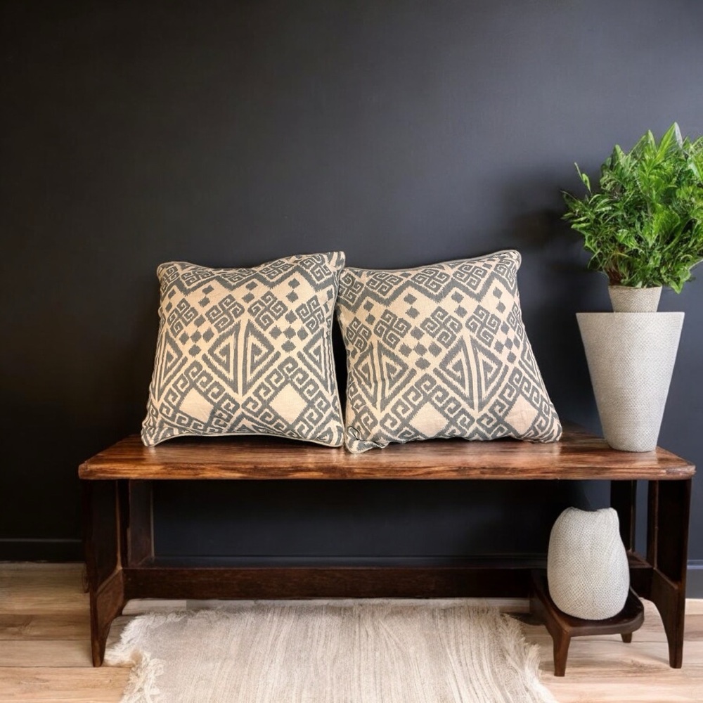 Villa luxury pillows blue and cream 100% linen western style/ geometric pattern